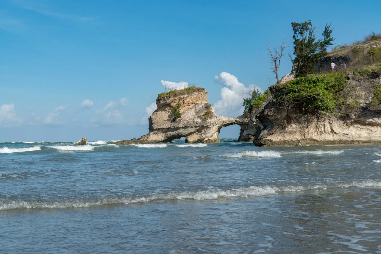 Limestone cliffs above the sea at Watu Parunu